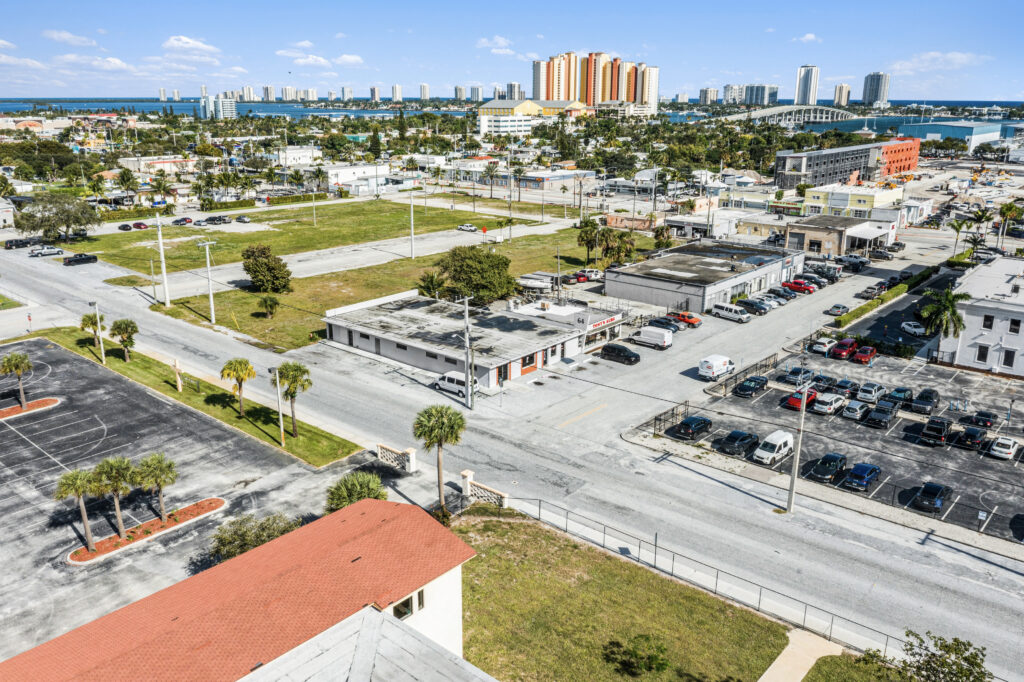 64-W-21st-St-Riviera-Beach-FL-12