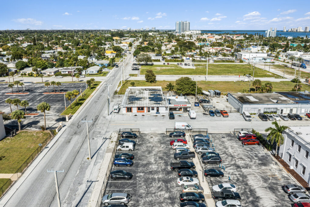 64-W-21st-St-Riviera-Beach-FL-13