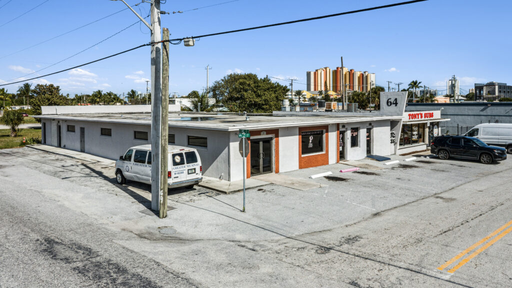 64-W-21st-St-Riviera-Beach-FL-16