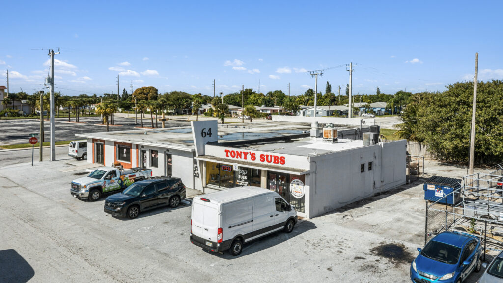 64-W-21st-St-Riviera-Beach-FL-18