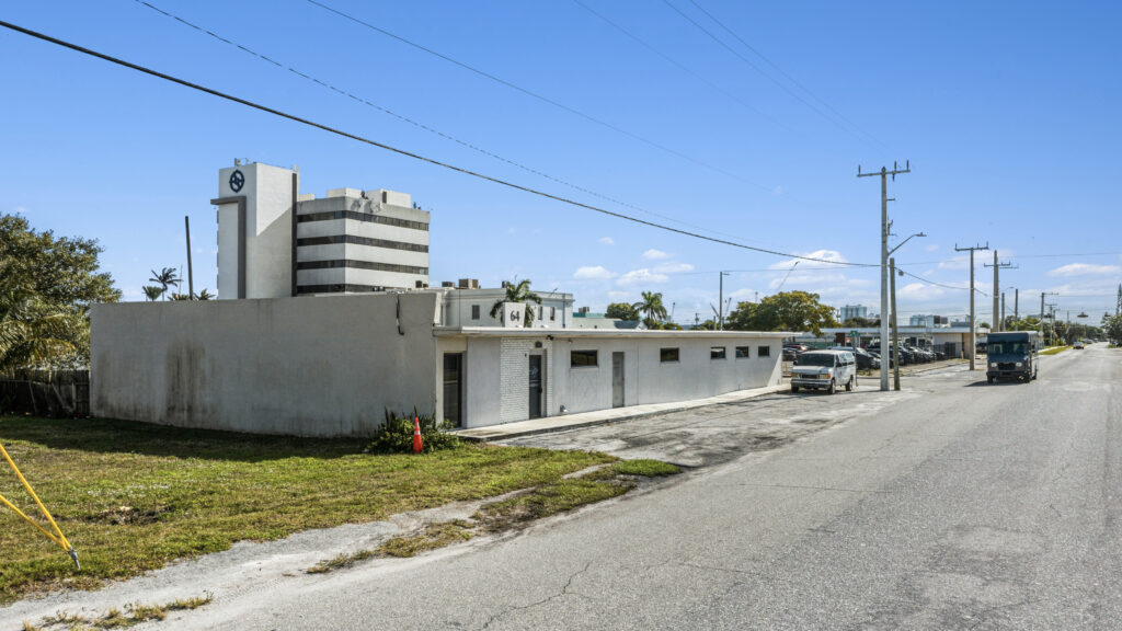 64-W-21st-St-Riviera-Beach-FL-23